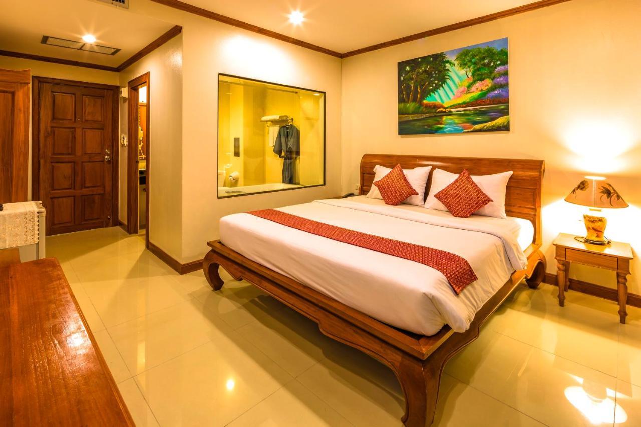 Готель Patong Heaven Екстер'єр фото
