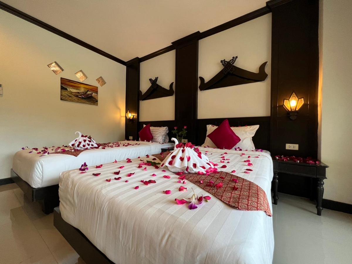 Готель Patong Heaven Екстер'єр фото