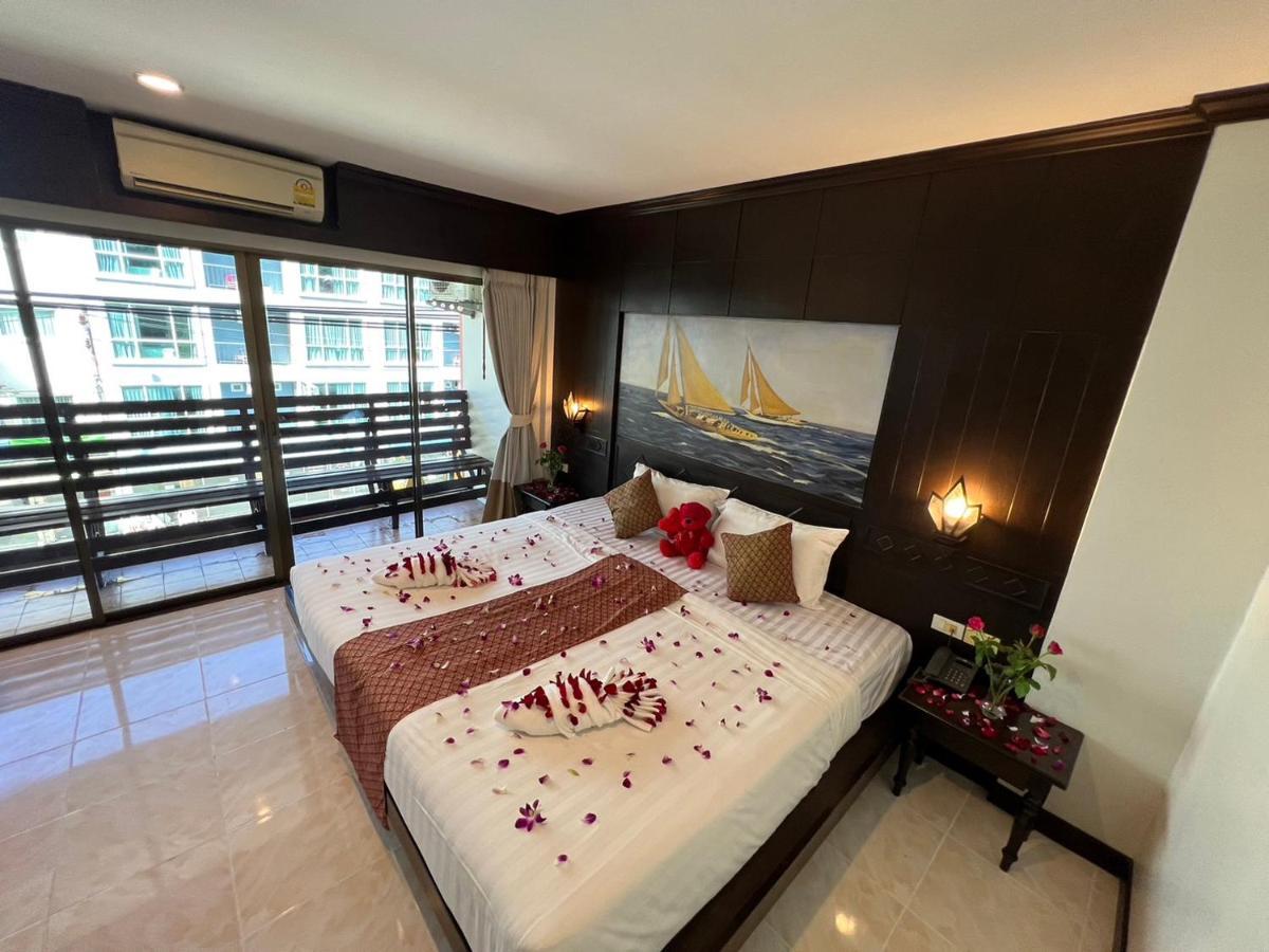 Готель Patong Heaven Екстер'єр фото