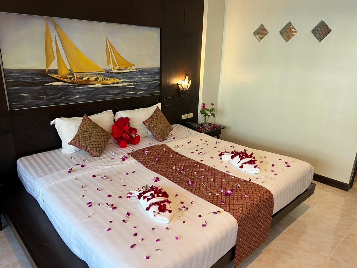Готель Patong Heaven Екстер'єр фото